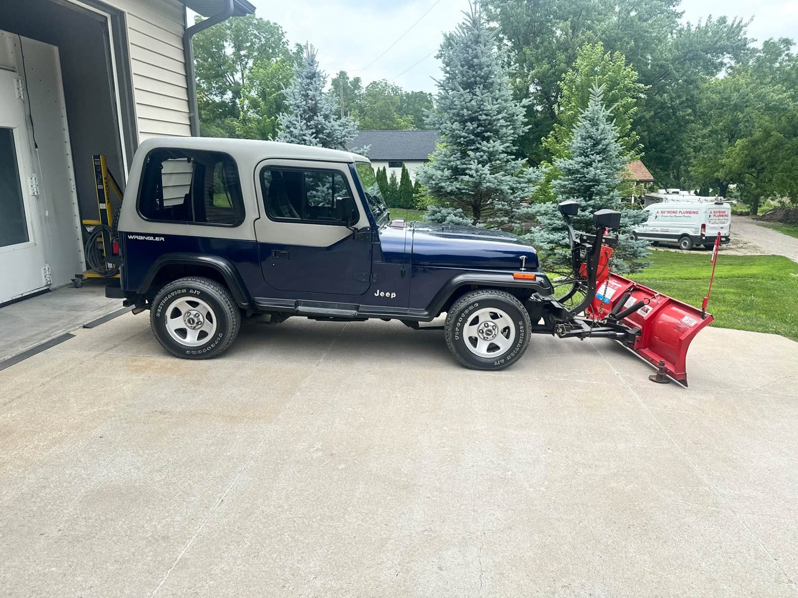Blue Jeep Wrangler outside Ponca Hills Collision